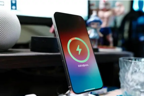 浉河苹果15换屏服务分享用什么充电器给iPhone15充电更好 